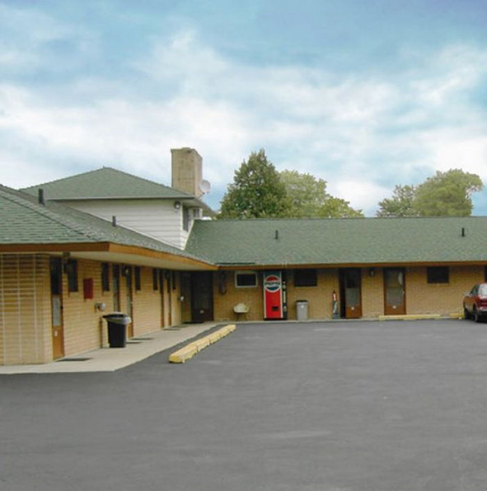 Brikcrete Motel - Web Listing (newer photo)